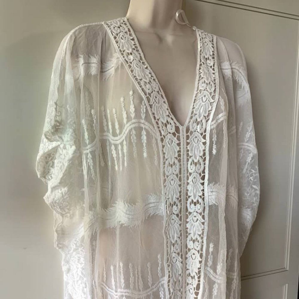 Vince Camuto Lace Trim Caftan Top